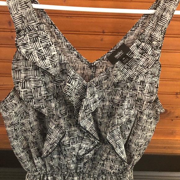 Cute Black & White Dress - Picture 2 of 4